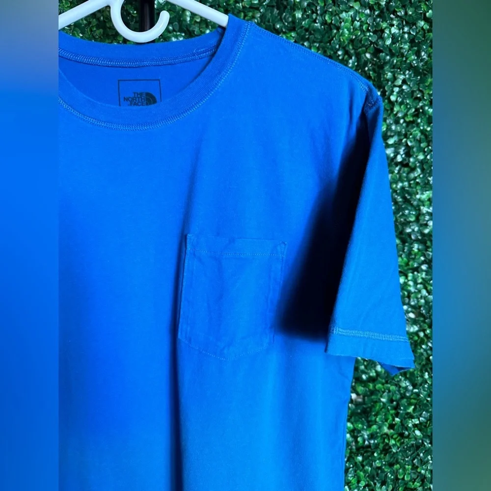 The North Face Men’s Large Short Sleeve Blue Pocket Tee